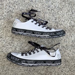MILEY CYRUS CONVERSE SHOES 🖤- Size 8.5